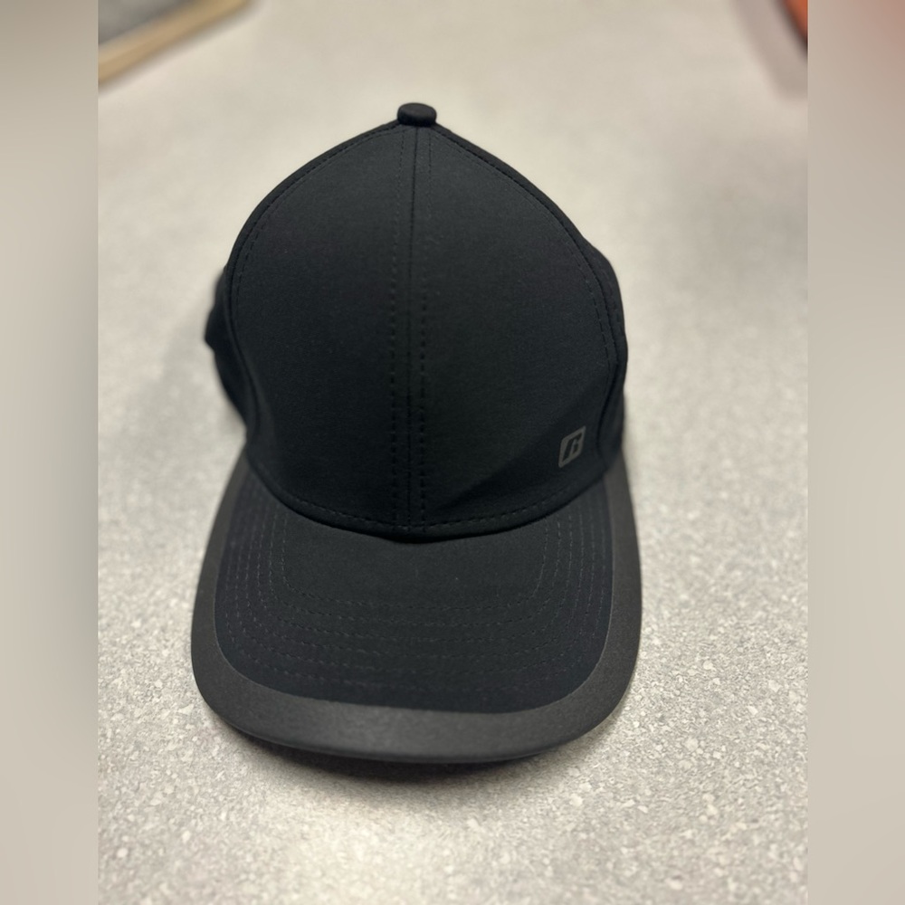 Riddell size small men’s flex black hat